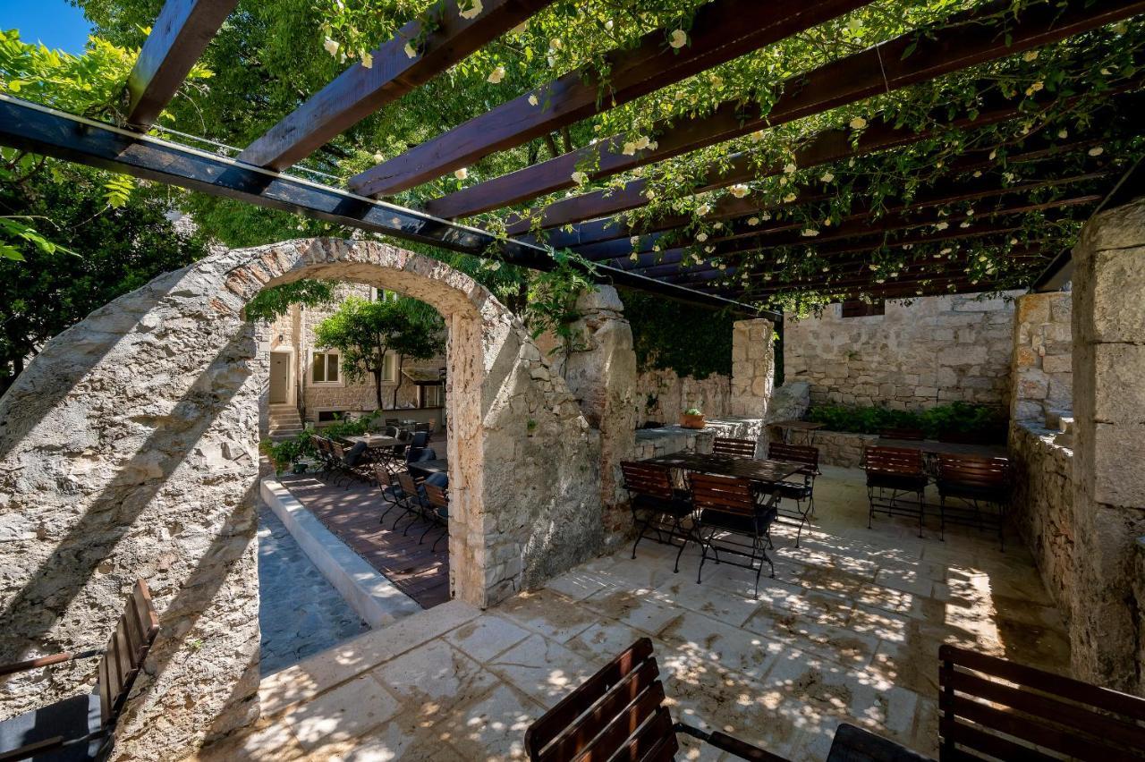 Puteus Palace Heritage Hotel Pucisca Extérieur photo