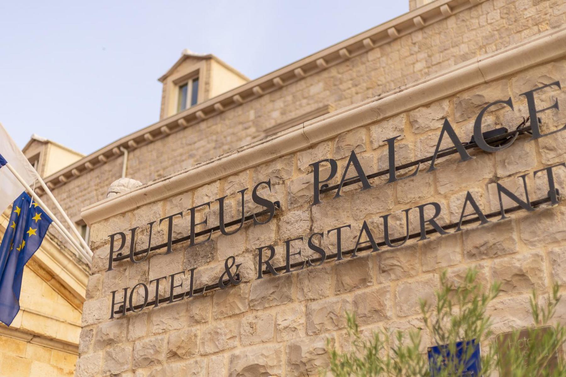 Puteus Palace Heritage Hotel Pucisca Extérieur photo